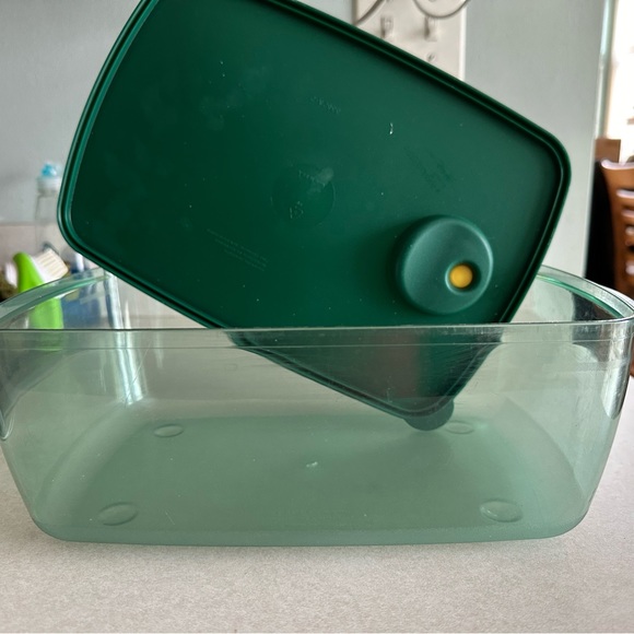 Vintage Tupperware 3380A-1 Rock 'n Serve 3-3/4 Qt.Green - Picture 1 of 5